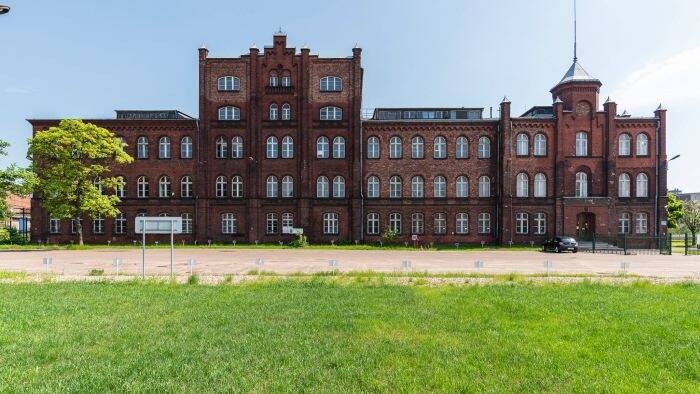 Drugie życie Dyrekcji  Stocznia Cesarska Development rozpoczyna remont tego wyjątkowego budynku biurowego i jego wynajem 