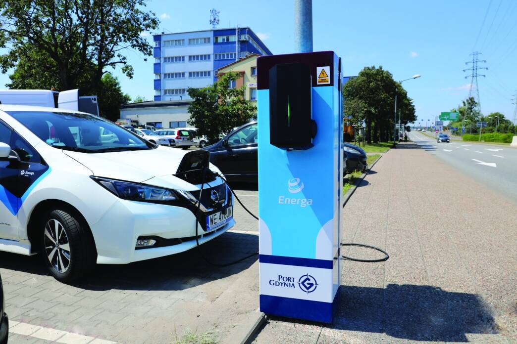 Pierwsza w Polsce stacja ładowania na słupie oświetleniowym Energi w Porcie Gdynia