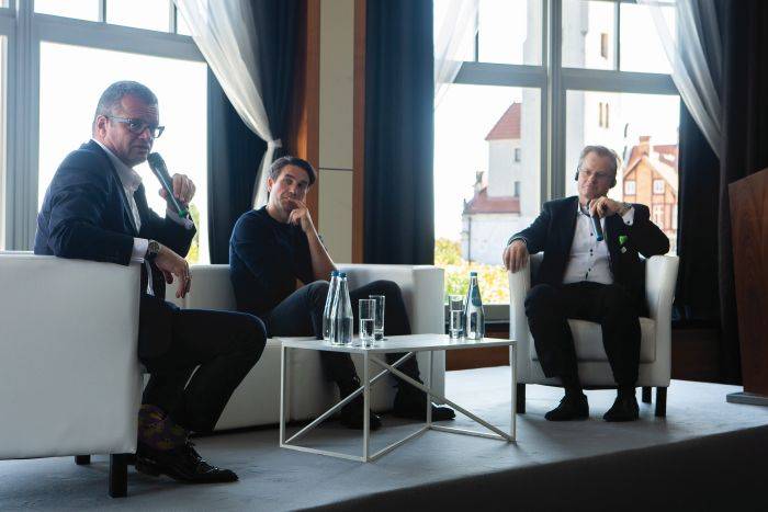 w panelu dyskusyjnym udzial wzieli renhard schneider z werner mertz i macin dorocinski a prowadzil marcin meller